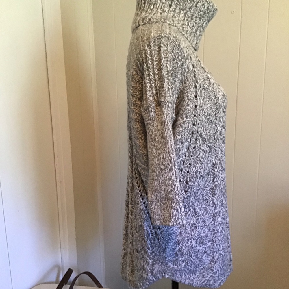 Express Sweater - Picture 4 of 6